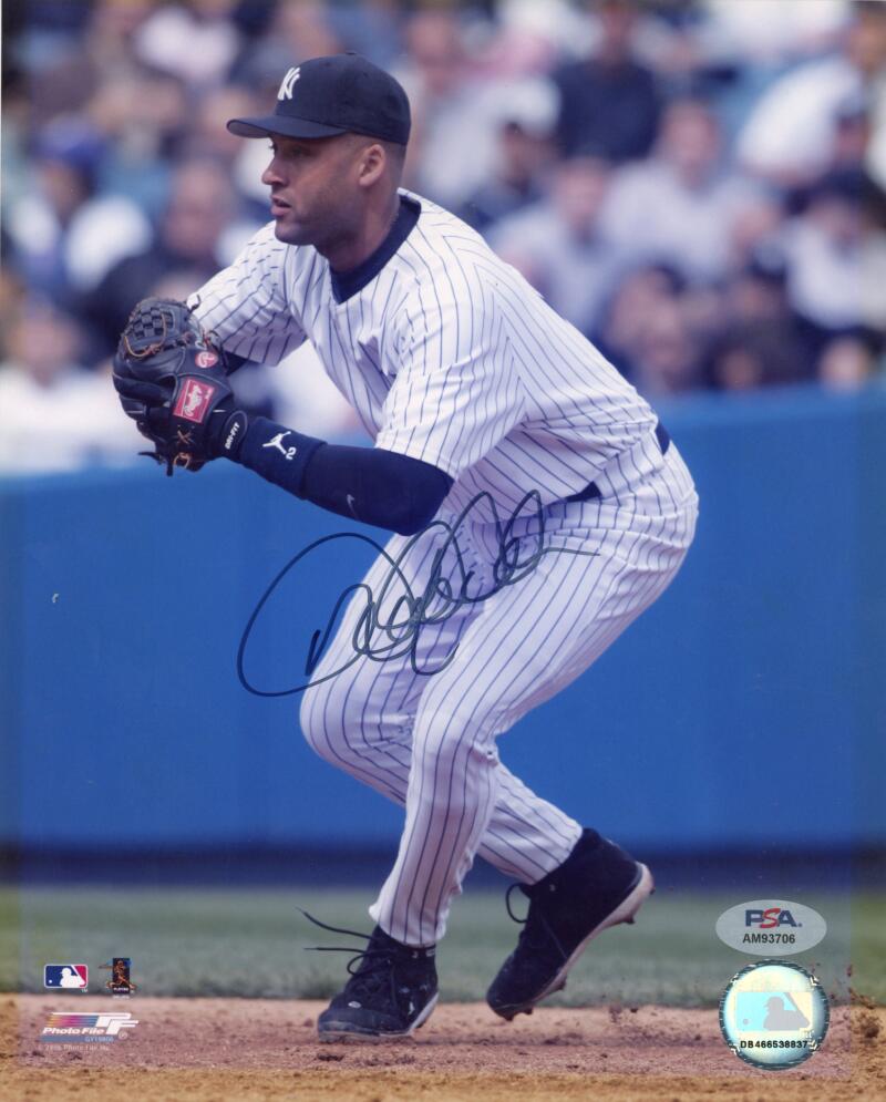 Derek Jeter Signed 8x10 Photo. Auto PSA AM93706 Image 1